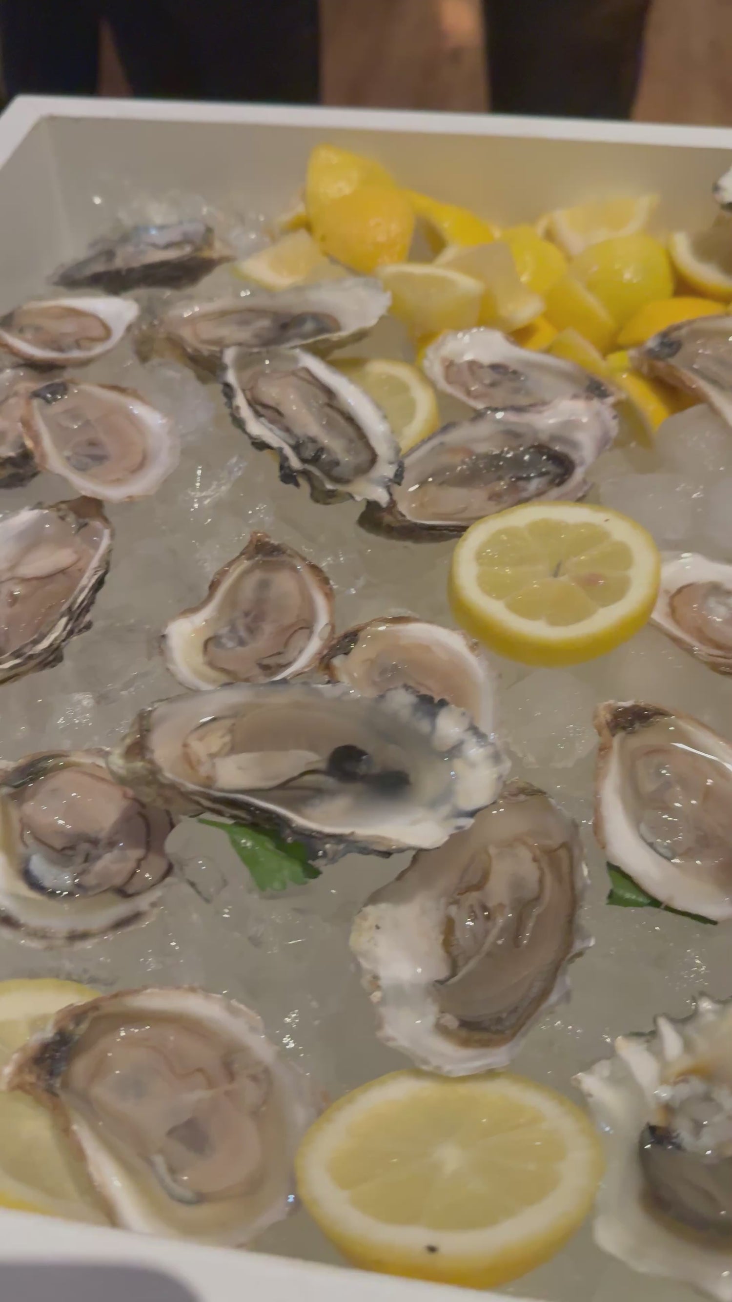 Mobile oyster cart